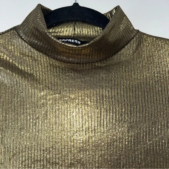 Express Metallic Shimmer gold ribbed long sleeve mock neck top size M NWT - Picture 5 of 13